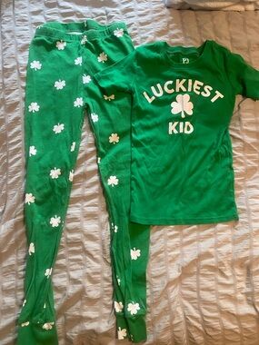 The Children's Place Green "Luckiest Kid" Shamrock Pajama Set (unisex)